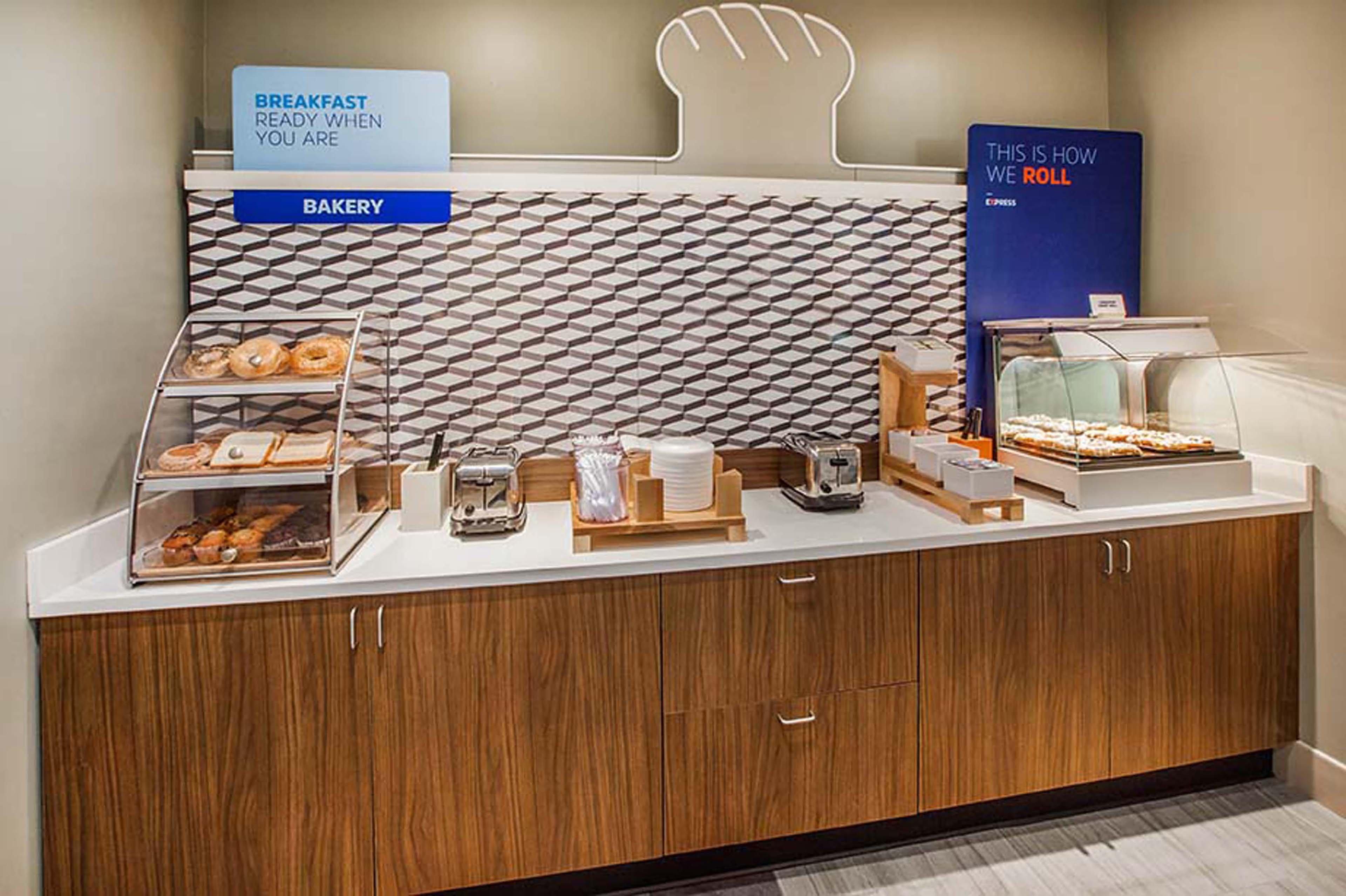 Holiday Inn Express Hotel & Suites Medford-Central Point By Ihg Экстерьер фото