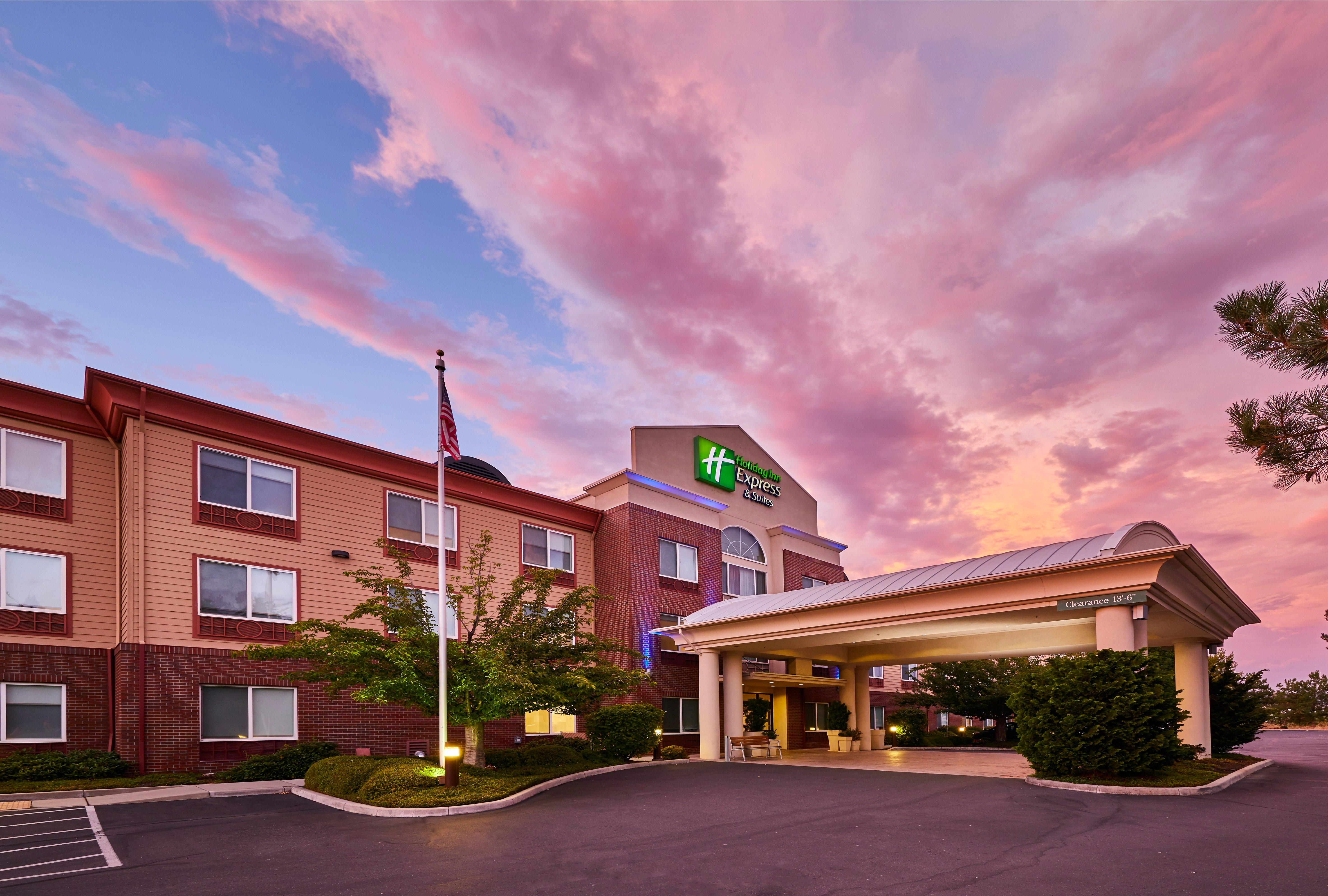 Holiday Inn Express Hotel & Suites Medford-Central Point By Ihg Экстерьер фото