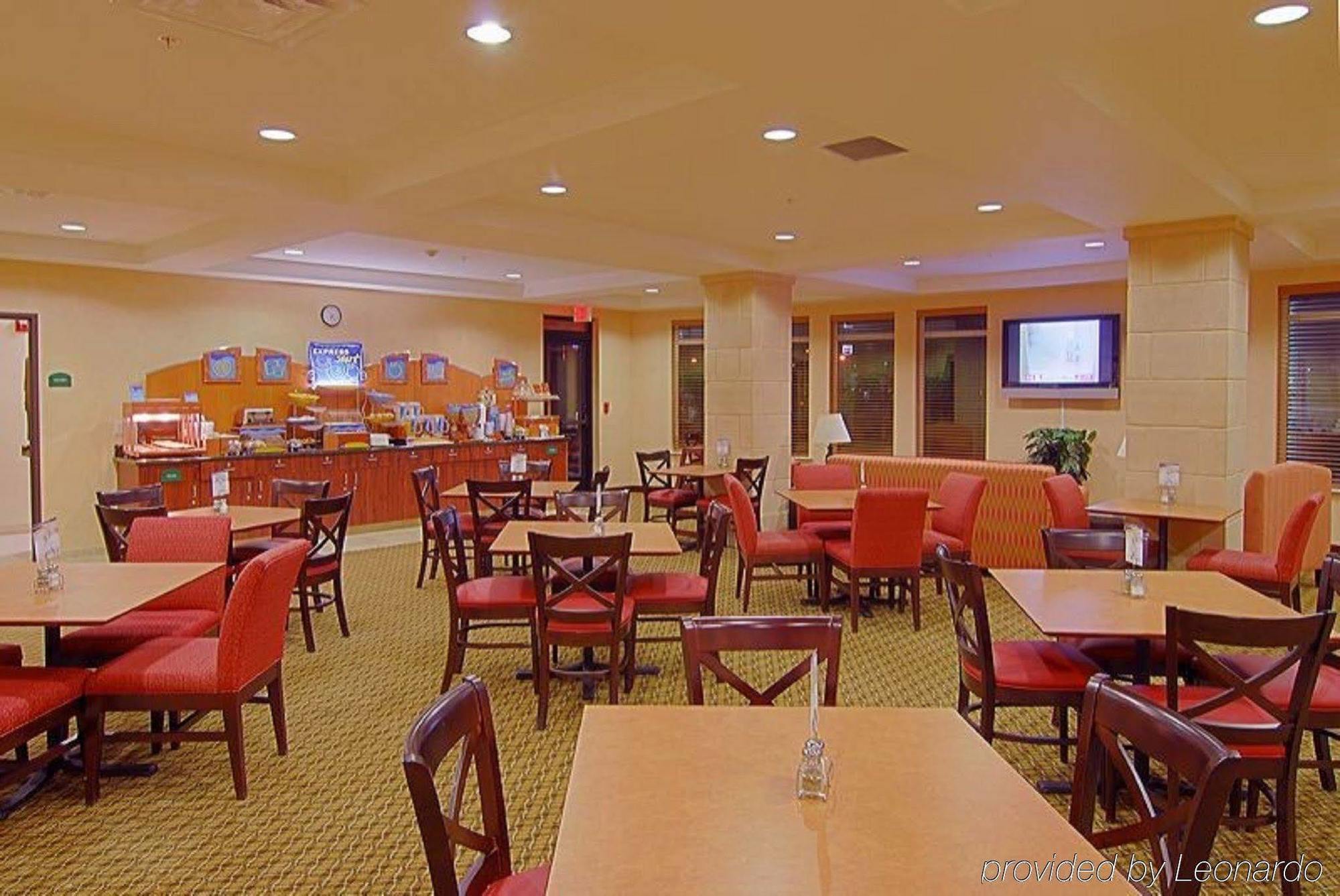 Holiday Inn Express Hotel & Suites Medford-Central Point By Ihg Экстерьер фото